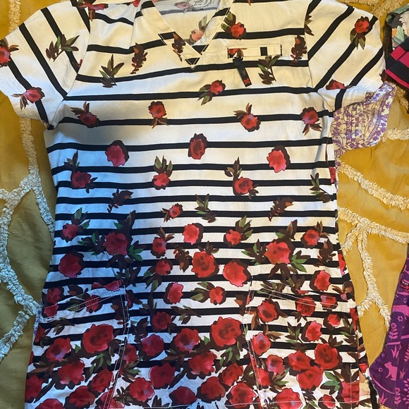 Scrub tops - Picture 7 of 10